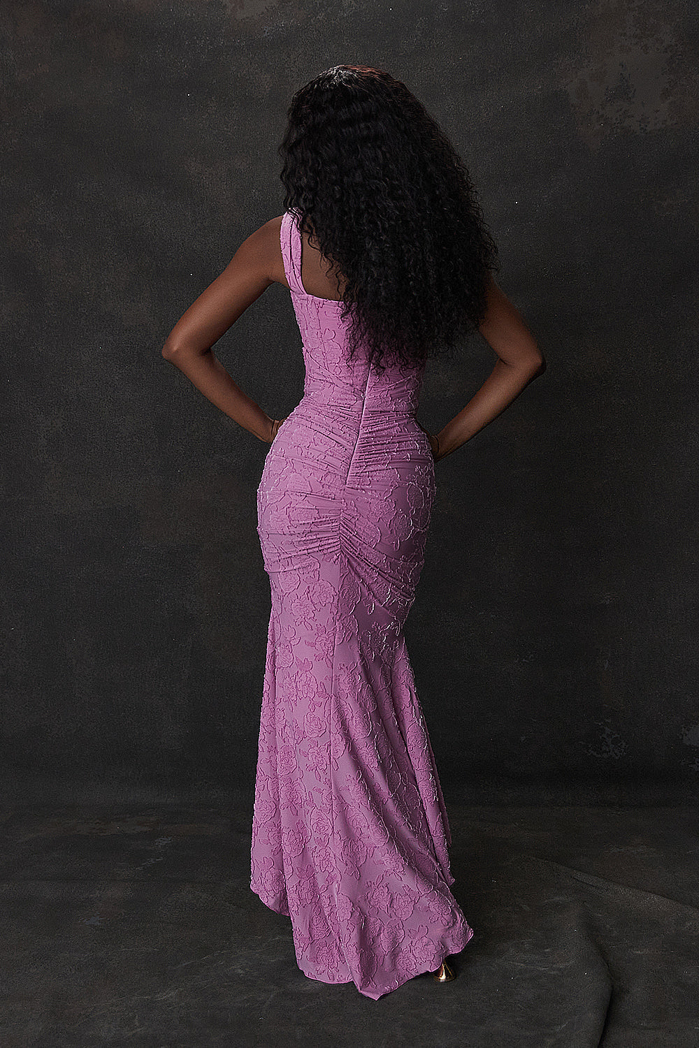 Catalina Evening Dress Woman – Elegant Lace Dress with Feminine Cut for Special Occasions