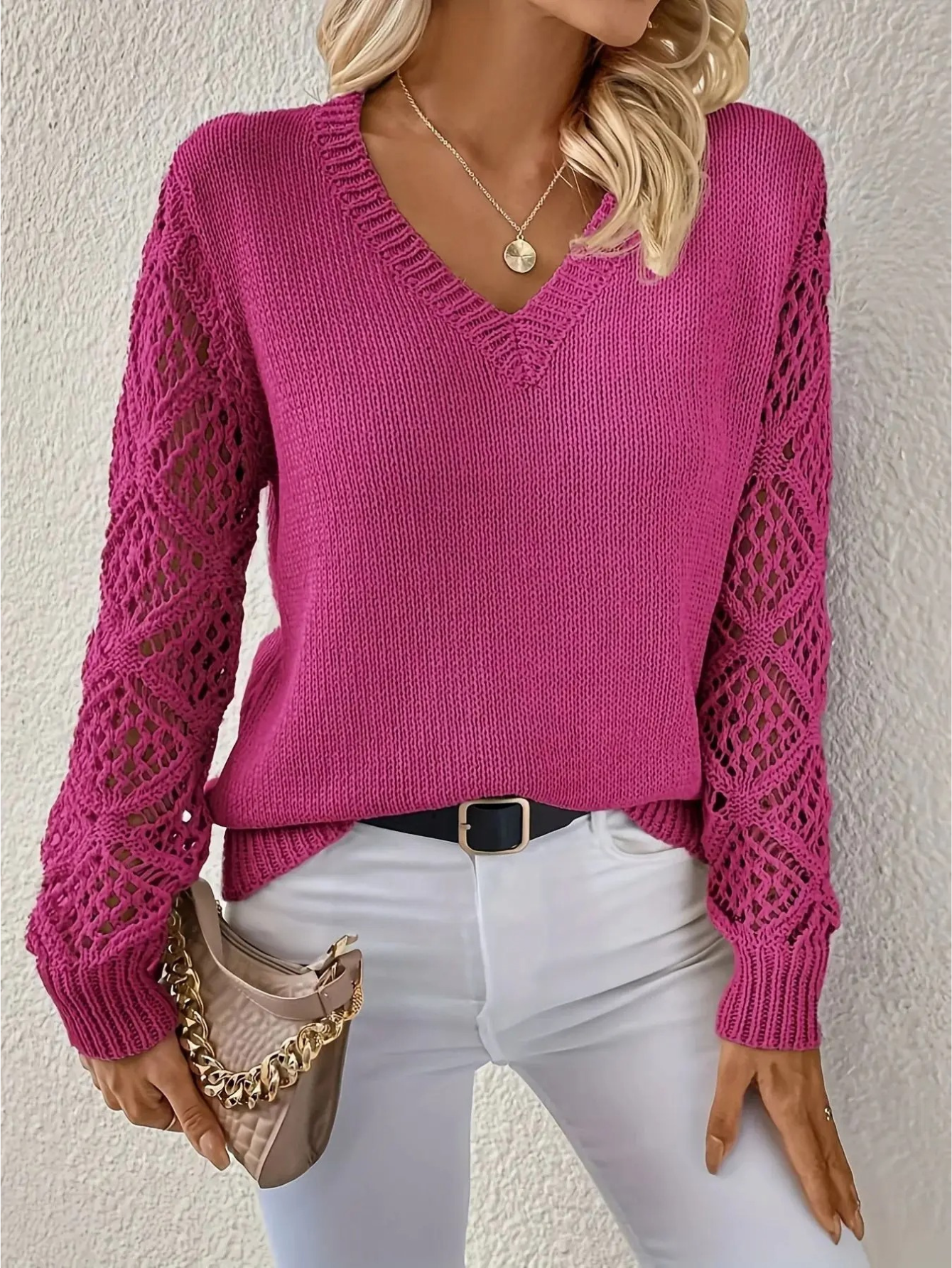 Danny Pull Woman – Light, Crocheted Sleeves and V-Neck for an Elegant Look