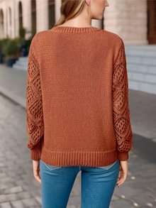 Danny Pull Woman – Light, Crocheted Sleeves and V-Neck for an Elegant Look