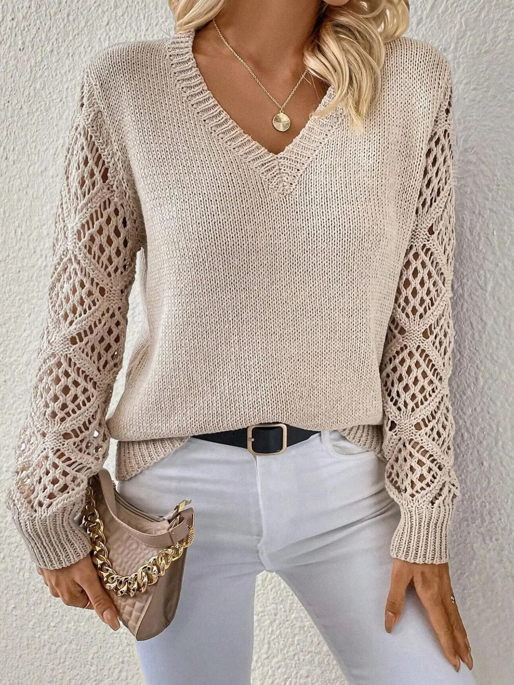 Danny Pull Woman – Light, Crocheted Sleeves and V-Neck for an Elegant Look
