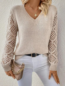 Danny Pull Woman – Light, Crocheted Sleeves and V-Neck for an Elegant Look