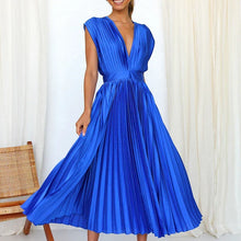 Daliah Robe Femme – Elegant Pleated Dress with Deep V-Neck & Versatile Style