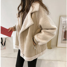 Emerald Veste Femme – Cozy Coat in Faux Fur with Warm Collar & Zipper Closure