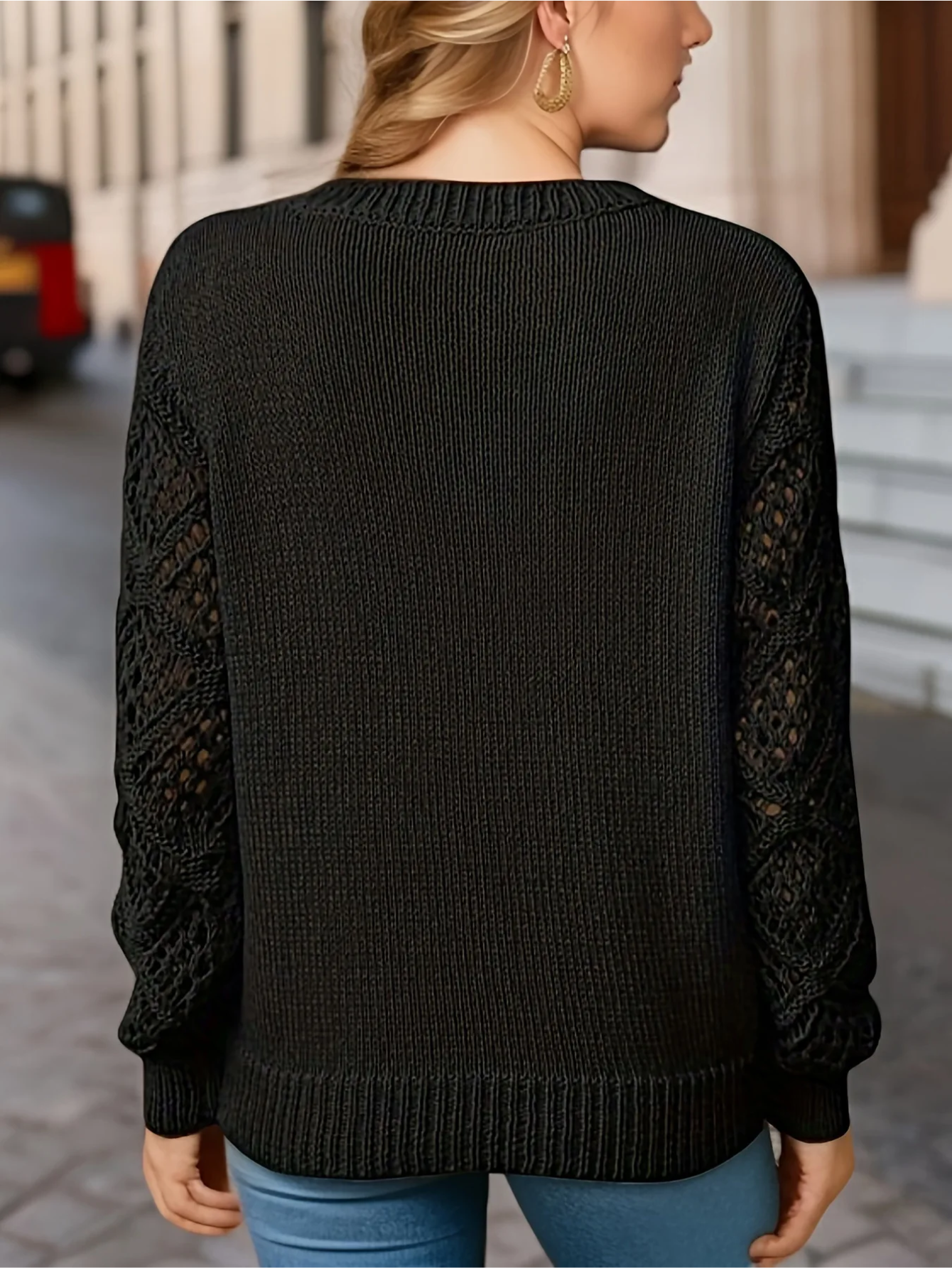 Danny Pull Woman – Light, Crocheted Sleeves and V-Neck for an Elegant Look