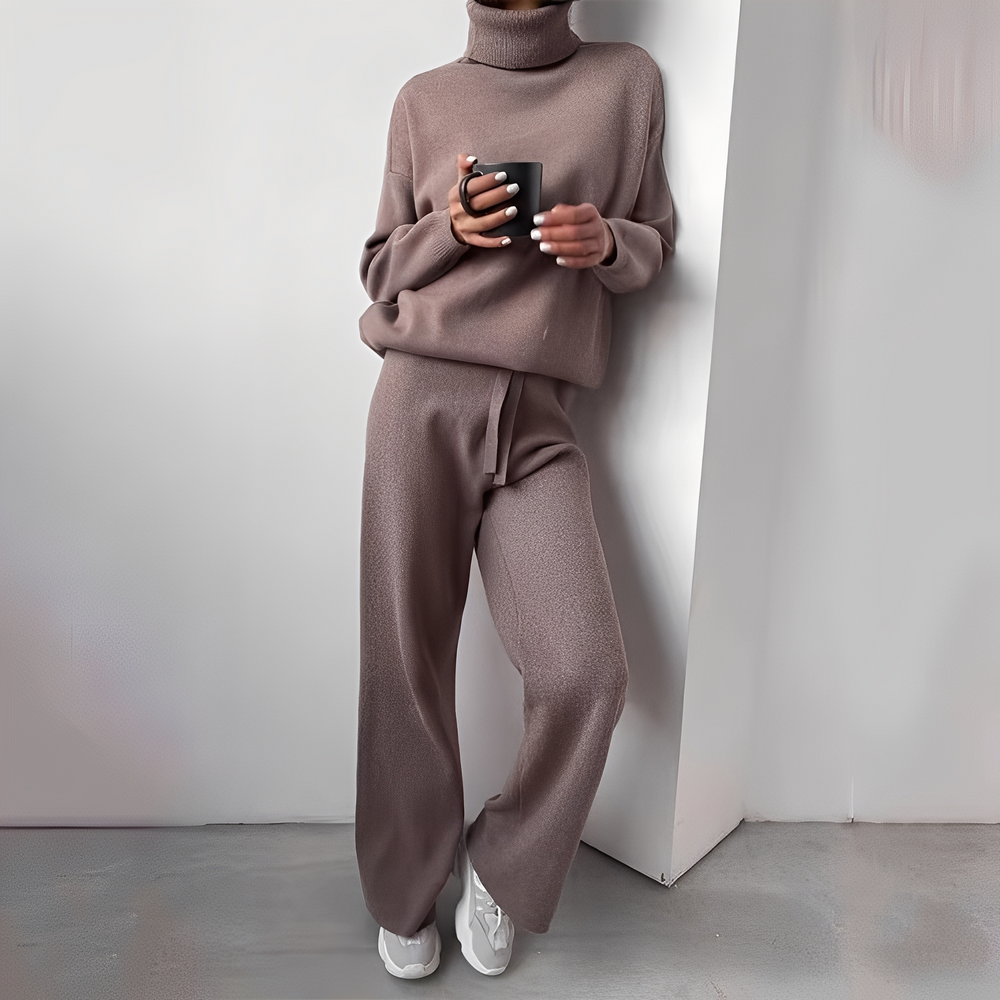 Kimberlee Ensemble Loungewear with Turtleneck for Women – Soft and Comfortable Two-Piece Outfit with Modern Cut