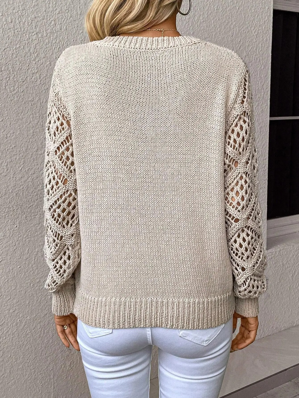 Danny Pull Woman – Light, Crocheted Sleeves and V-Neck for an Elegant Look