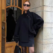Sheena Cabon Court Woman – Warm and Modern Winter Jacket with High Collar & Minimalist Design