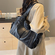 Dakota Women's Shoulder Bag – Elegant Leather Bag with Adjustable Shoulder Strap & Spacious Design