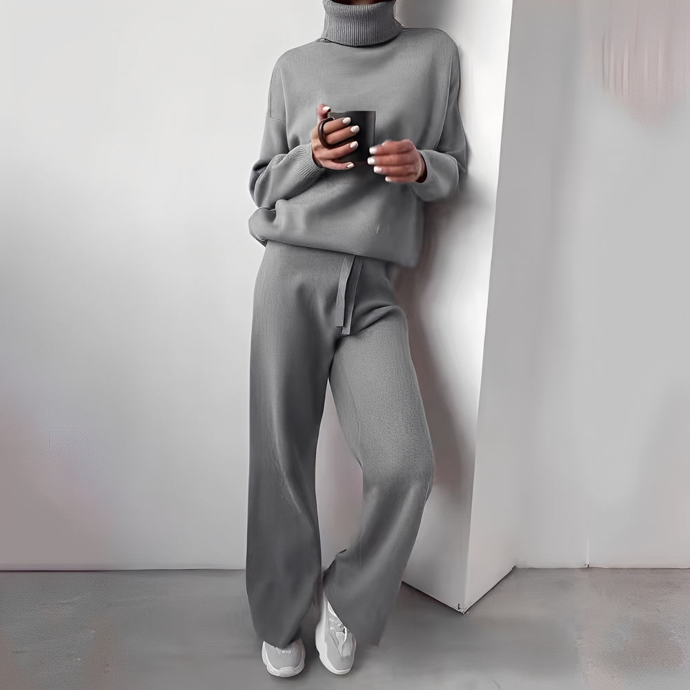 Kimberlee Ensemble Loungewear with Turtleneck for Women – Soft and Comfortable Two-Piece Outfit with Modern Cut