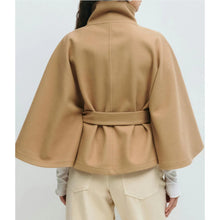 Charlotte Manteau Cape Femme – High Collar & Adjustable Belt for Elegance and Winter Warmth