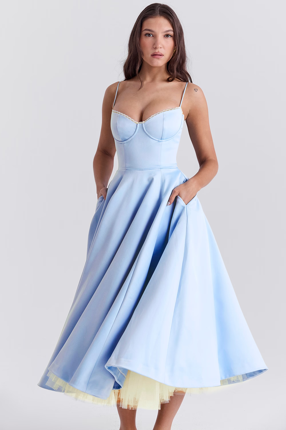 Dawn Robe Midi Femme – Elegant Tulle Dress with Adjustable Straps & Comfortable Fit