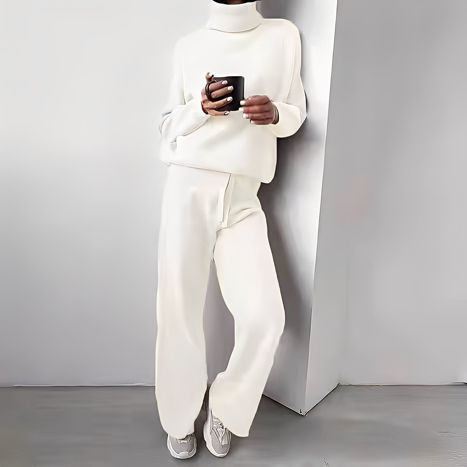 Kimberlee Ensemble Loungewear with Turtleneck for Women – Soft and Comfortable Two-Piece Outfit with Modern Cut