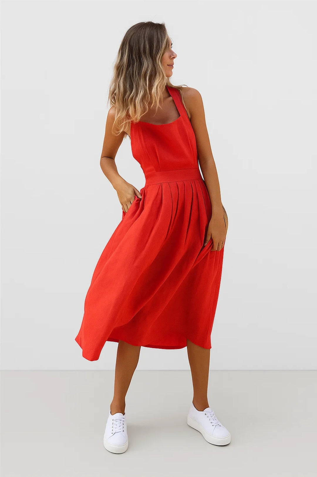 Chana Linen Dress – Elegant Backless Dress in Light and Airy Linen