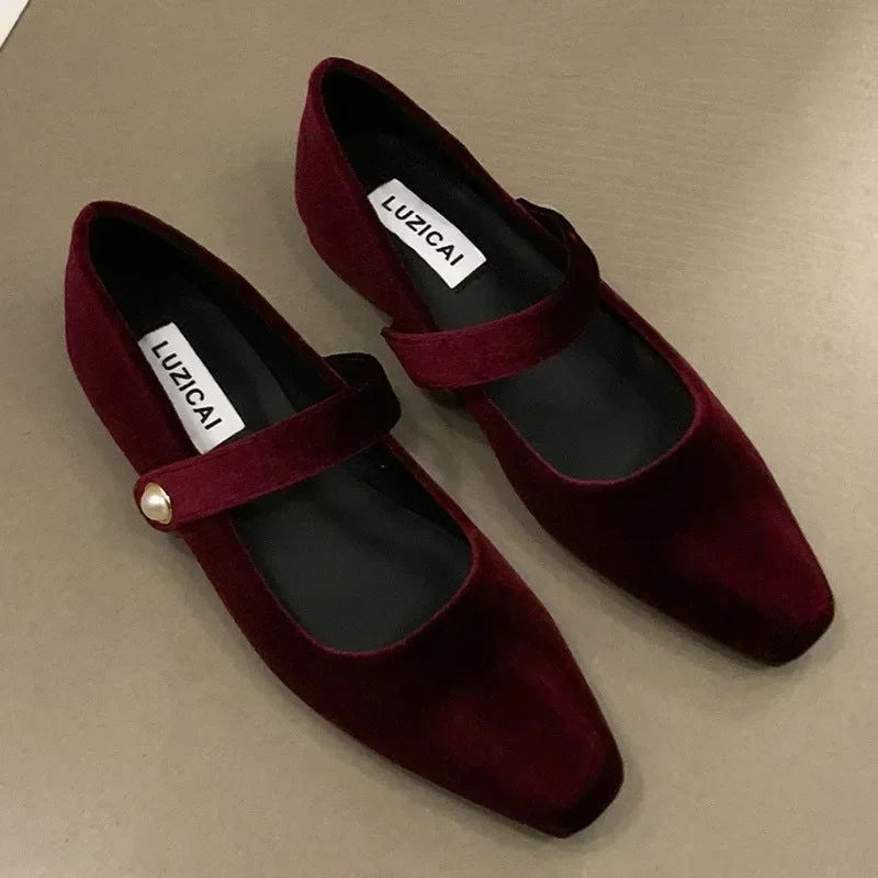 Amélie Women's Ballerinas – Elegant Shoes with Pearl Strap & Chic Pointed Toe
