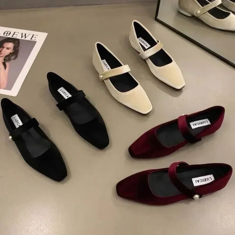 Amélie Women's Ballerinas – Elegant Shoes with Pearl Strap & Chic Pointed Toe