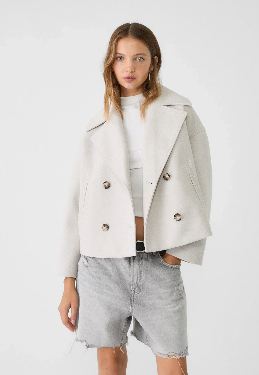 Olivia Femme Coat – Chic Short Double-Breasted Coat with Elegant Buttons & Modern Style