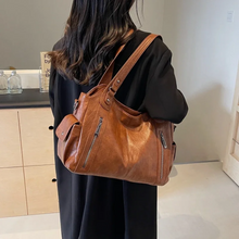 Ellie Shoulder Bag Woman – Trendy and Practical with Large Space and Chic Design