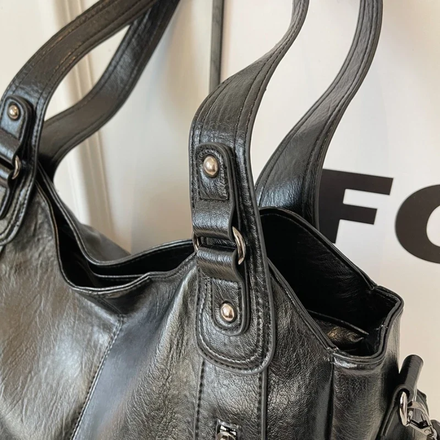 Ellie Shoulder Bag Woman – Trendy and Practical with Large Space and Chic Design