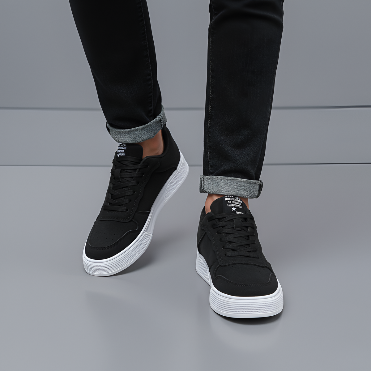 Canvas Skate Shoes for Men Low-Top Urban Sneakers with Platform Sole