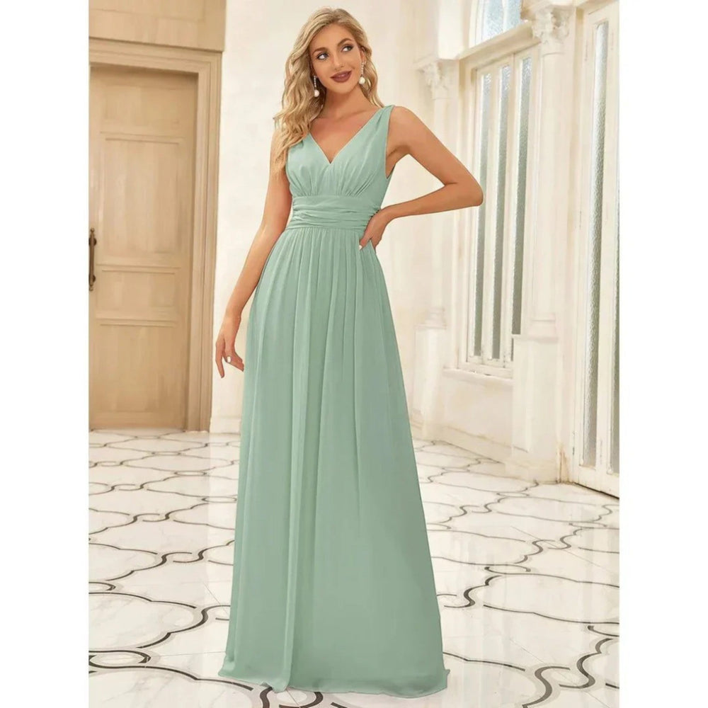 Gilda Elegant Robe with V Neckline – Refinement and Women in Every Special Occasion