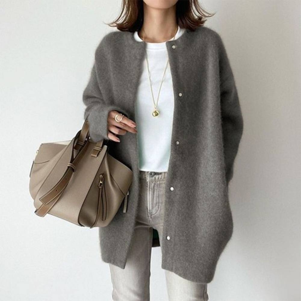 Amelia Gilet Woman Elegant – Chic & Comfortable Cardigan in High-End Knitwear