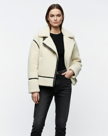Aurora Teddy Coat for Women – Soft Beige Jacket with Casual Fit & Comfortable Style