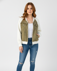 Isabella Autumn Coat for Women – Light and Warm, V-Neck & Modern Zipper