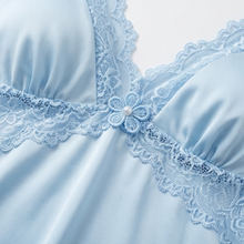 Lunessa – Lace-Trim Satin Pyjama Set