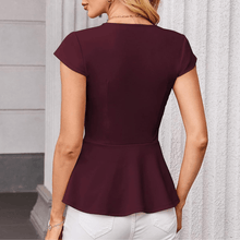 Jaz Blouse Femme Élégante – V-neck, Cap Sleeves, Structured Fit & Flounced Hem