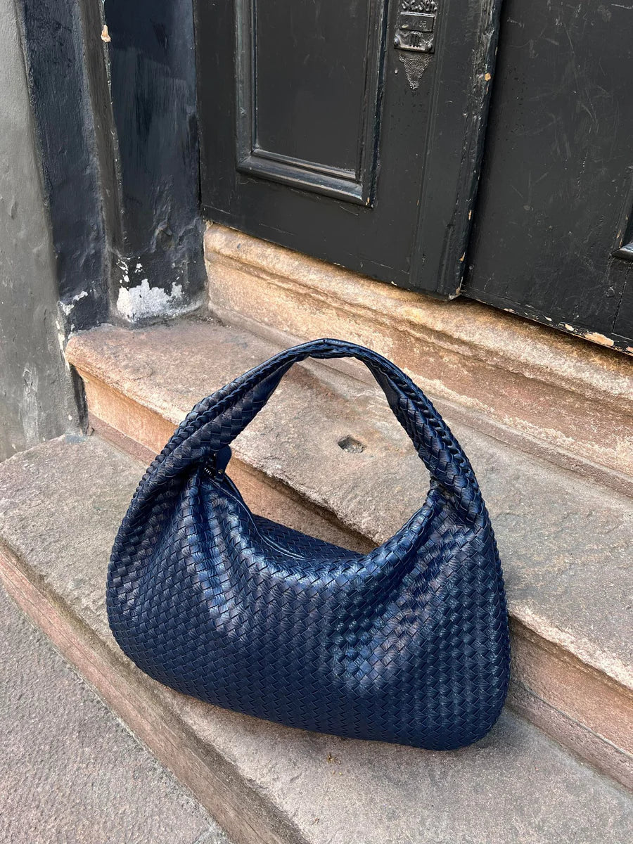 Noa Woven Handbag Woman – Elegant Design in Vegan Leather with Large Space and Zipper Closure