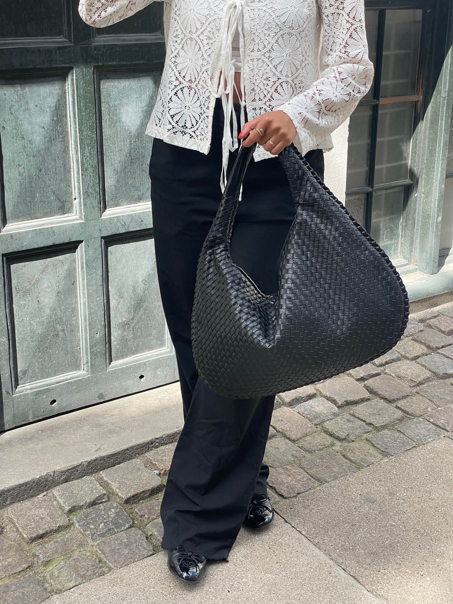 Noa Woven Handbag Woman – Elegant Design in Vegan Leather with Large Space and Zipper Closure