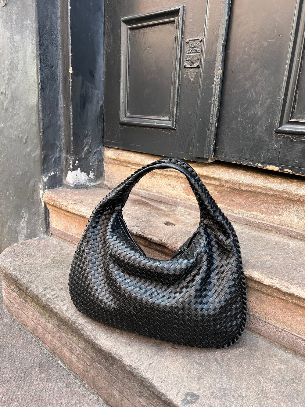 Noa Woven Handbag Woman – Elegant Design in Vegan Leather with Large Space and Zipper Closure