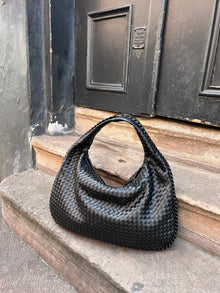Noa Woven Handbag Woman – Elegant Design in Vegan Leather with Large Space and Zipper Closure