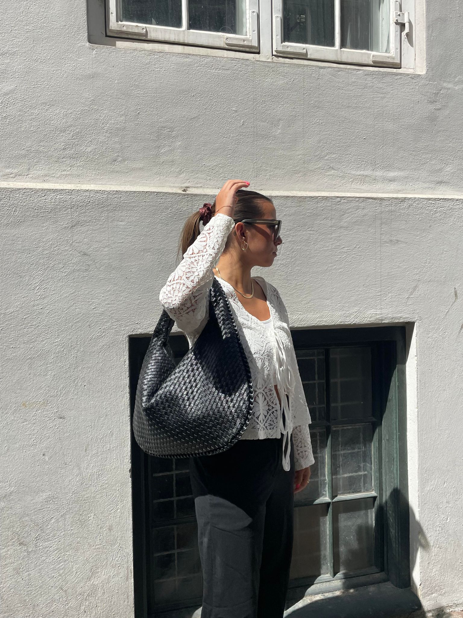 Noa Woven Handbag Woman – Elegant Design in Vegan Leather with Large Space and Zipper Closure