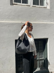 Noa Woven Handbag Woman – Elegant Design in Vegan Leather with Large Space and Zipper Closure