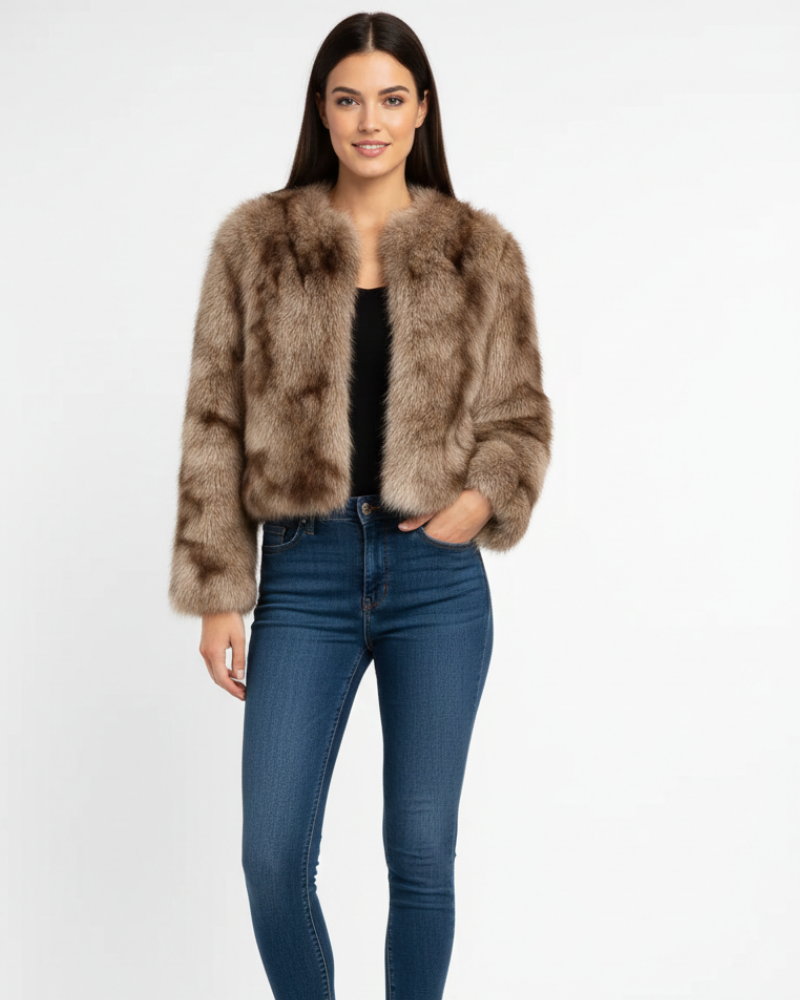 Northern Short Vest for Women in Faux Fur – Elegant Volume & Winter Glamour