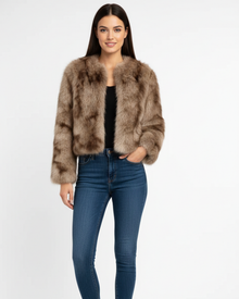 Northern Short Vest for Women in Faux Fur – Elegant Volume & Winter Glamour