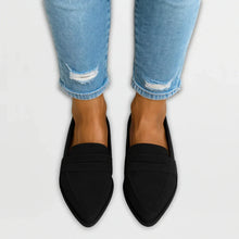 Nora Moccasins Women – Elegant Suede Shoes with Pointed Toe & Versatile Style