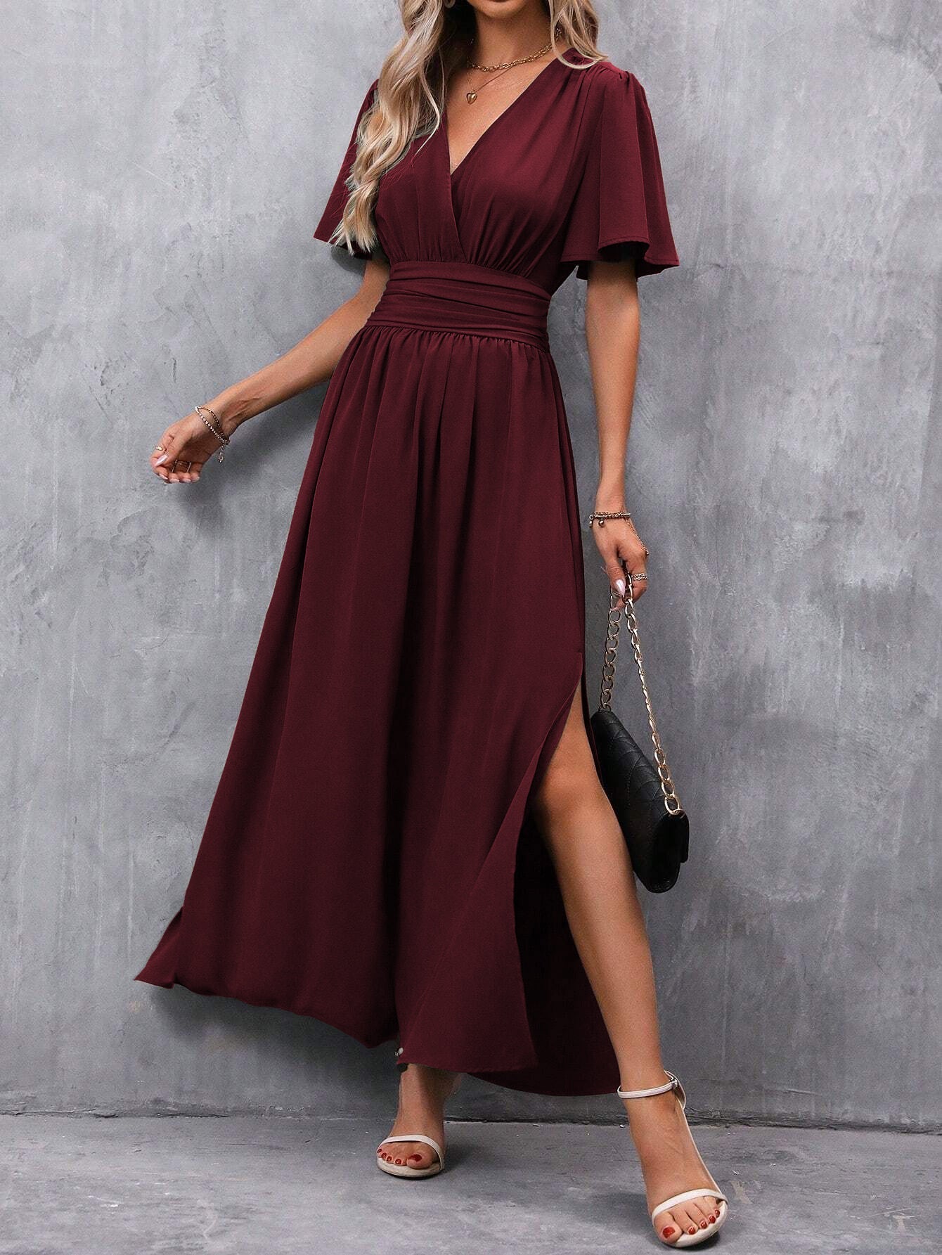 Amy Robe Maxi Woman Elegant – Black, V Neck, Light Sleeves & Subtle Slit