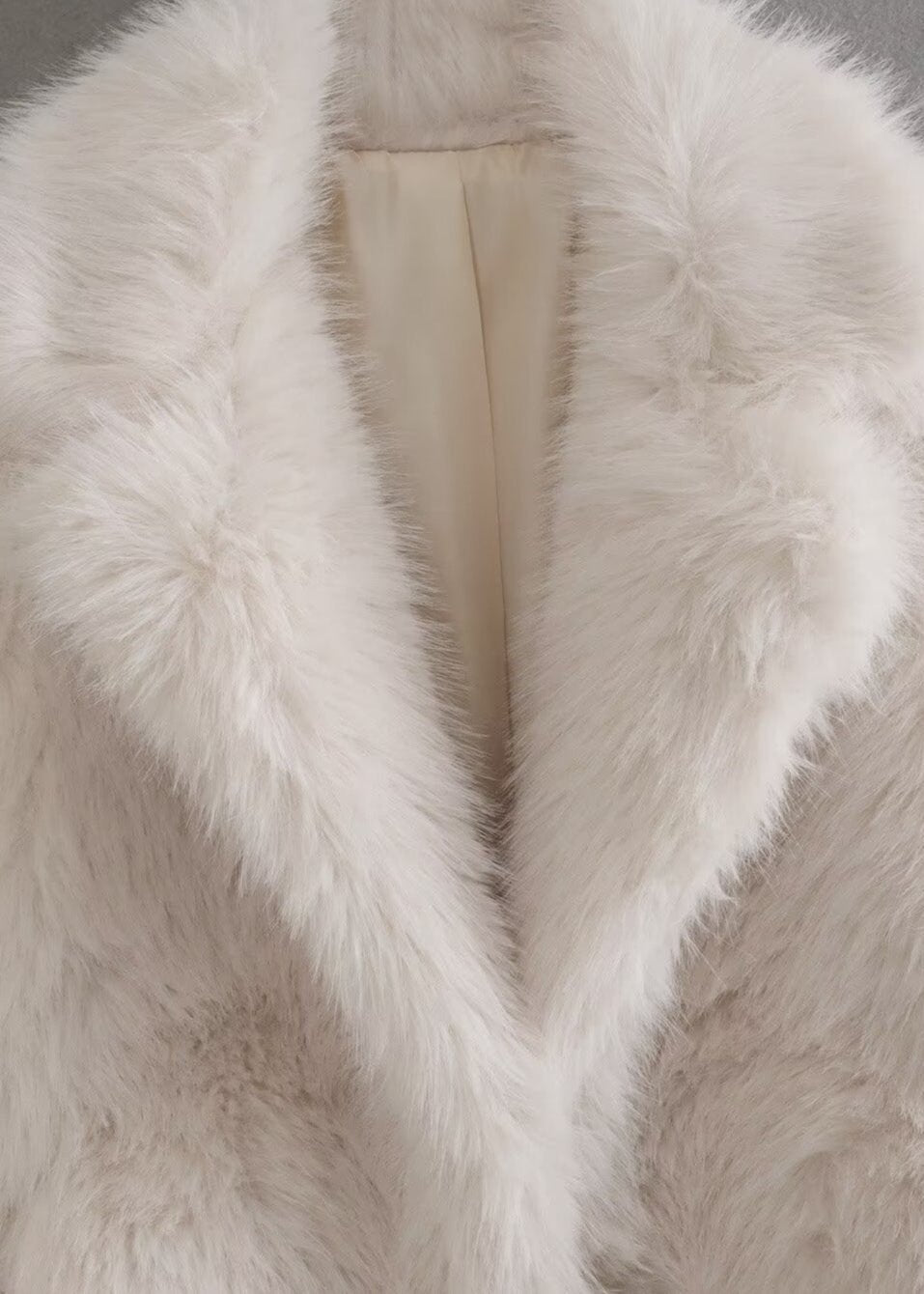 Valerie Winter Coat in Faux Fur for Women – Soft White Jacket with Casual Cut and Oversize Collar