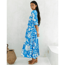Rosina Long Robe Looksy – Abstract Bohemian Print & Fluid Tiered Cut