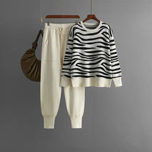 Delaney Women's Ensemble in Cashmere – Chic Zebra Pattern, Soft & Comfortable