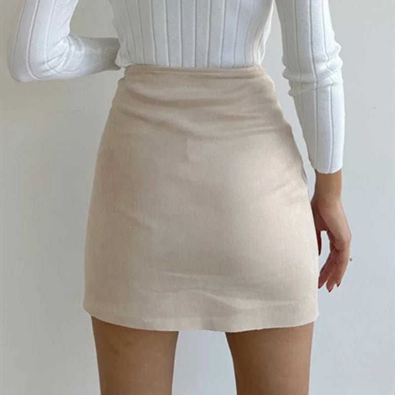 Jude Jupe Courte Femme – High Waist, Asymmetric Buttoning & Soft Structured Fabric