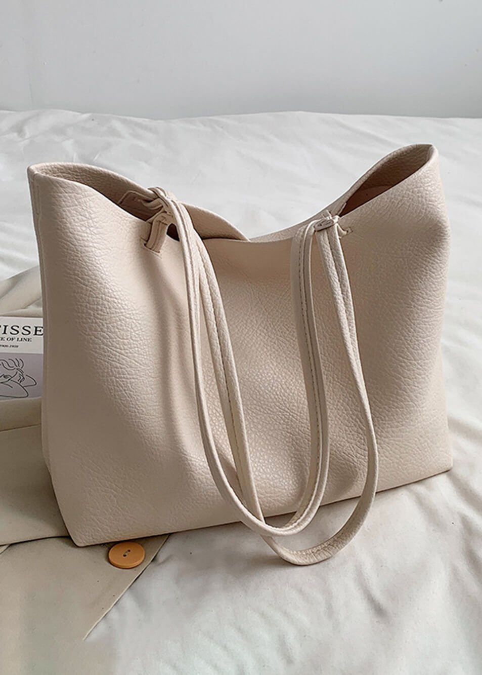 Reyna Sac Cabas Woman – Spacious Minimalist Design in Durable Faux Leather