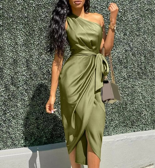 Avery Women's Dress – Elegant and Versatile Dress with Refined Details for Everyday Use