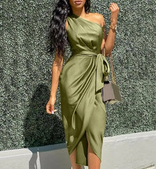 Avery Women's Dress – Elegant and Versatile Dress with Refined Details for Everyday Use