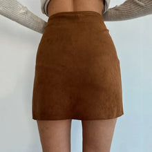 Jude Jupe Courte Femme – High Waist, Asymmetric Buttoning & Soft Structured Fabric