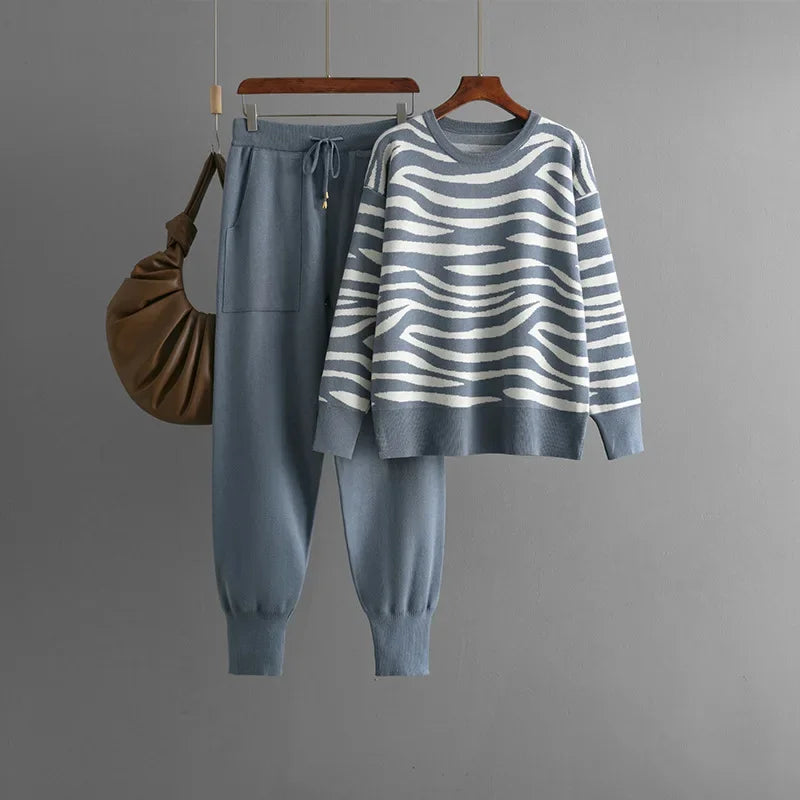 Delaney Women's Ensemble in Cashmere – Chic Zebra Pattern, Soft & Comfortable