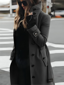 Mhel Trenchcoat Femme – Elegant Coat with High Collar & Flattering Waist Belt
