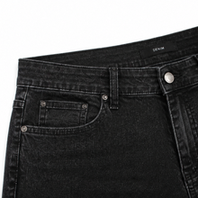 Curvella – Flattering High-Waist Stretch Denim Capris